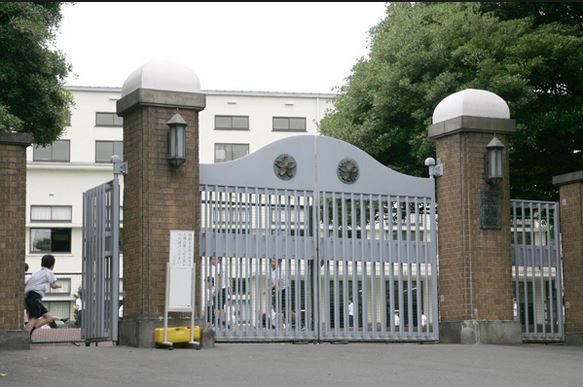 小学校　学習院初等科（小学校）まで419m