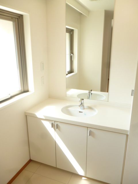 洗面設備　※こちらの写真は他部屋になり参考写真です