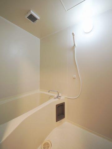 バス・シャワールーム　バスルームはこちらです。