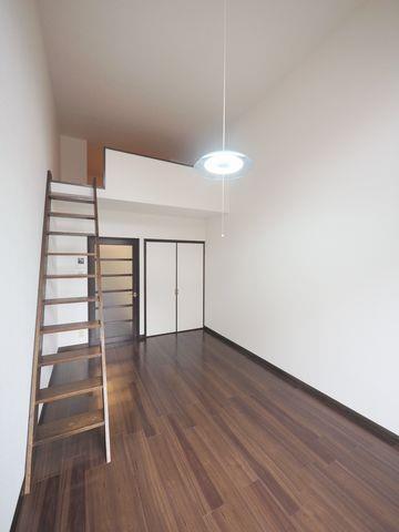 その他部屋・スペース　ロフトがあり，天井の高いお部屋です