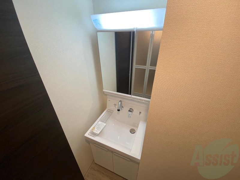 洗面設備　独立洗面台です。大きくてよいですね。シャンプーもできます！