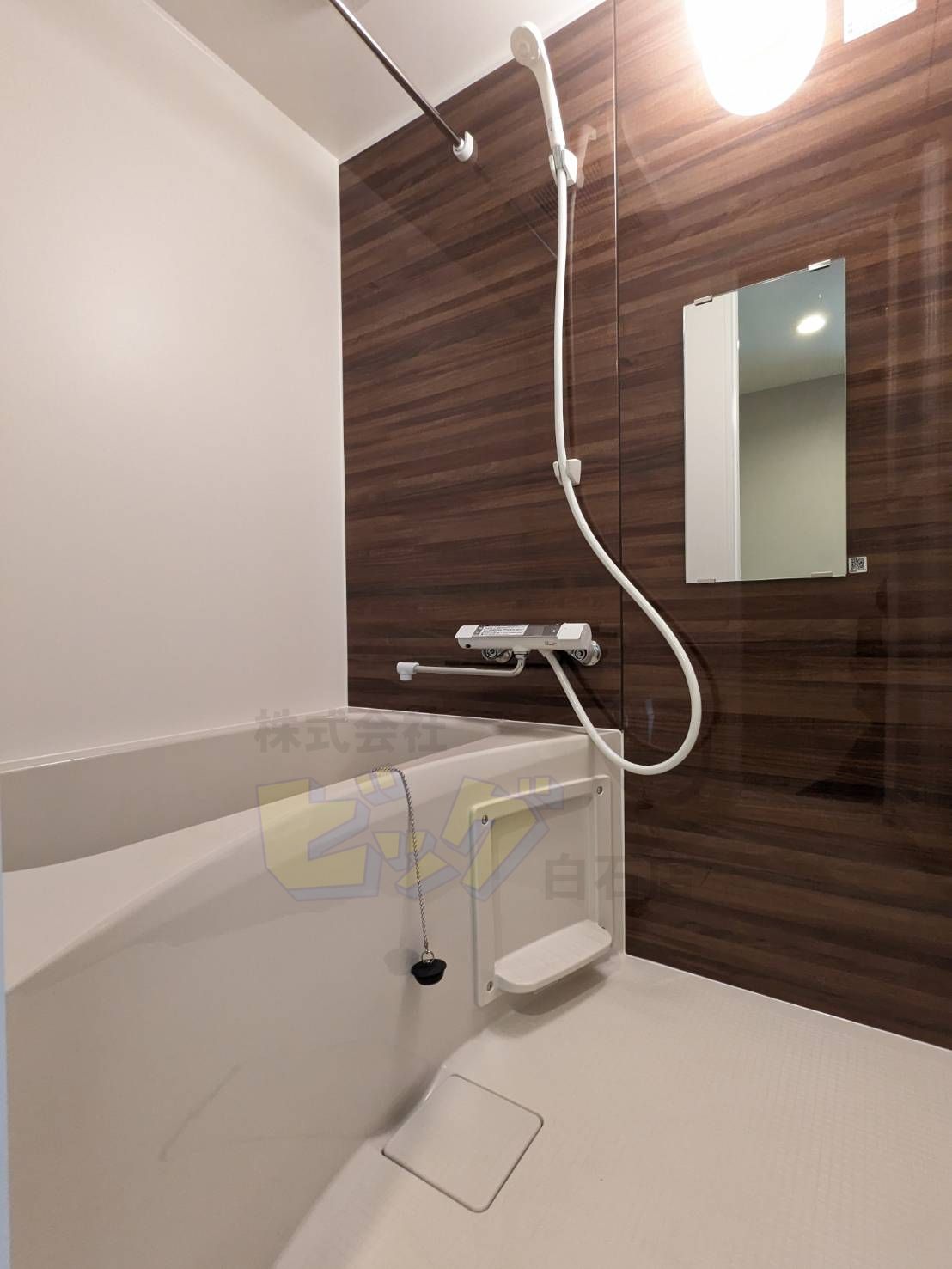 バス・シャワールーム　冬に便利な浴室乾燥機付きです♪