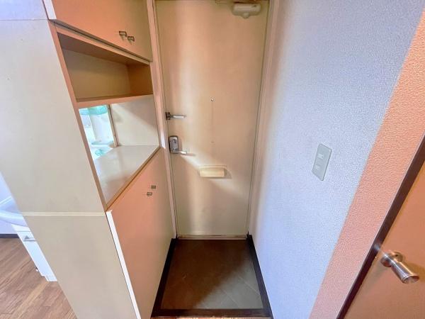 玄関　※同タイプの室内写真になります。