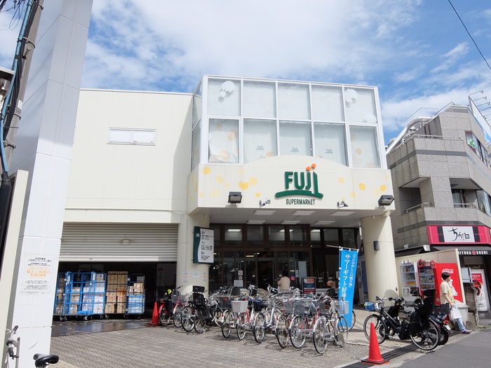 スーパー　FUJI用賀店（スーパー）まで389m
