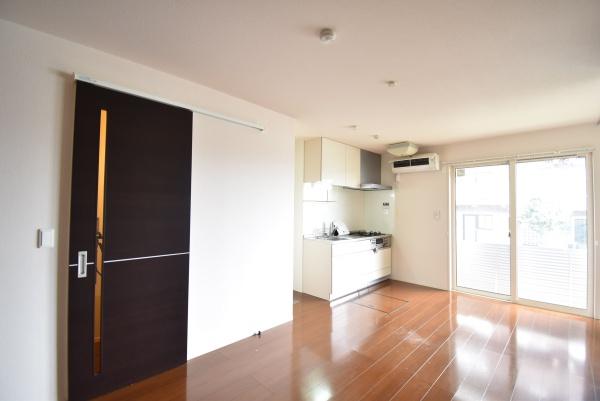 居室・リビング　同物件別室