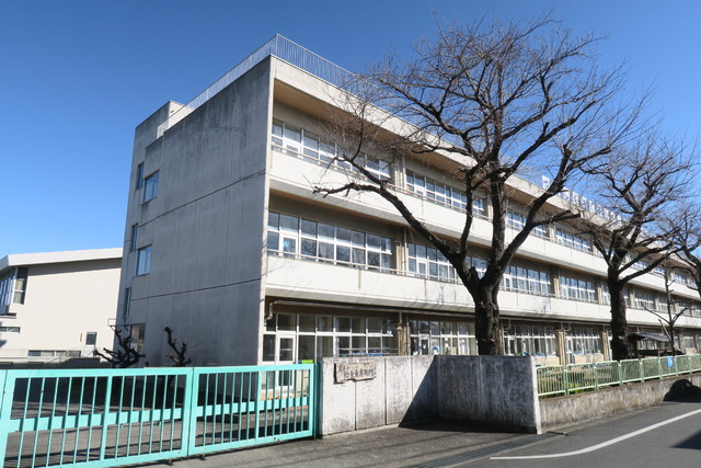 小学校　青梅市立若草小学校（小学校）まで400m