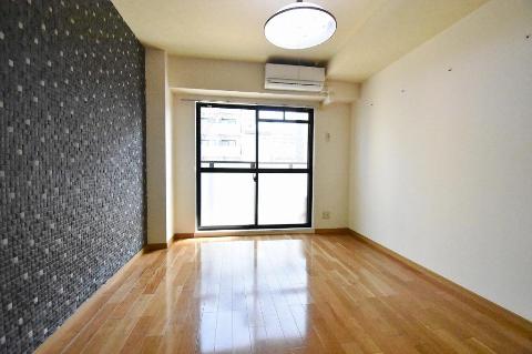 居室・リビング　室内