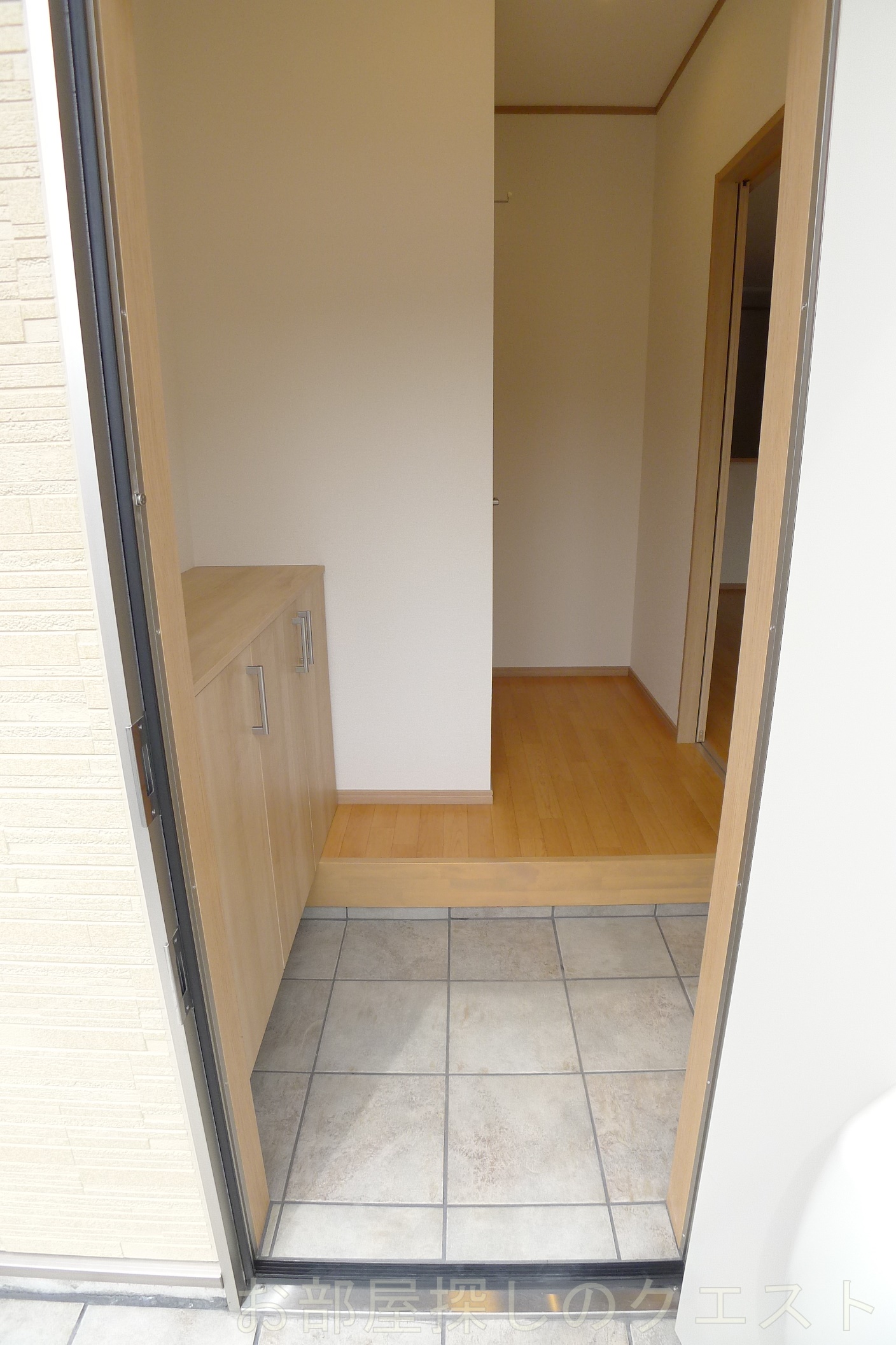 玄関　写真は同施工会社モデル