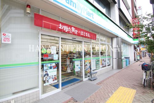 コンビニ　ファミリーマート 平井駅南口店（コンビニ）まで726m