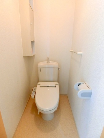 トイレ　温水洗浄便座付き