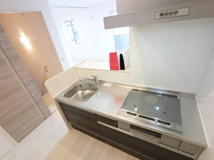 キッチン　ＩＨクッキングヒーター付きのキッチン