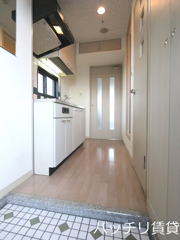 玄関　※別号室タイプの為、現状を優先いたします。