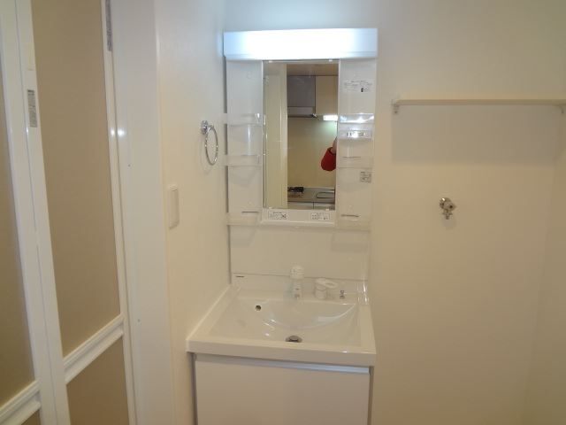 洗面設備　シャワー付洗面化粧台