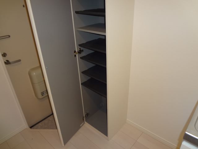 玄関　シューズボックス付き