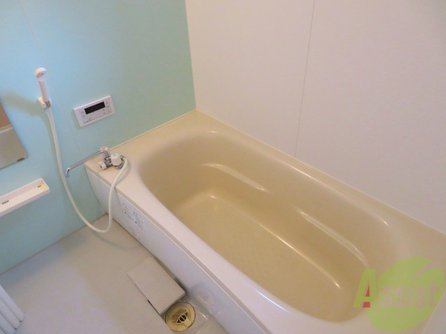 バス・シャワールーム　こちらはお風呂。一日の疲れをここで癒してください。