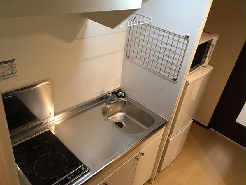 キッチン　ＩＨ＋ラジエント組み合わせの電気コンロです。