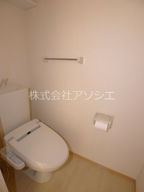 トイレ　温水洗浄暖房便座