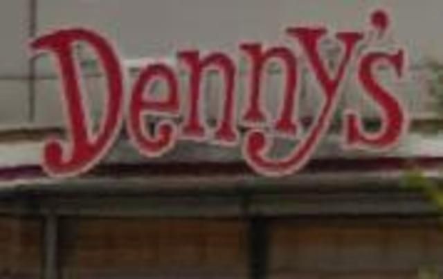 飲食店　デニーズ大泉店（飲食店）まで990m