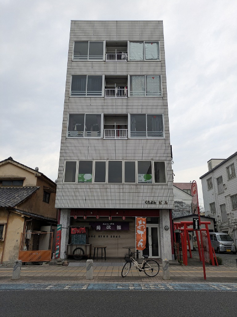 建物外観　くれよんビル