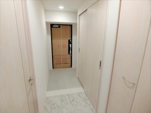 玄関　同物件の同間取のお写真です。現況優先でお願いします。