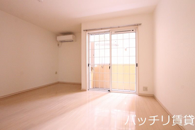 居室・リビング　別号室の画像。現況優先。