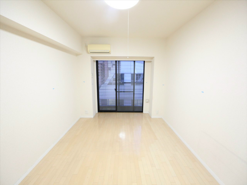 その他　洋室8帖　エアコン完備