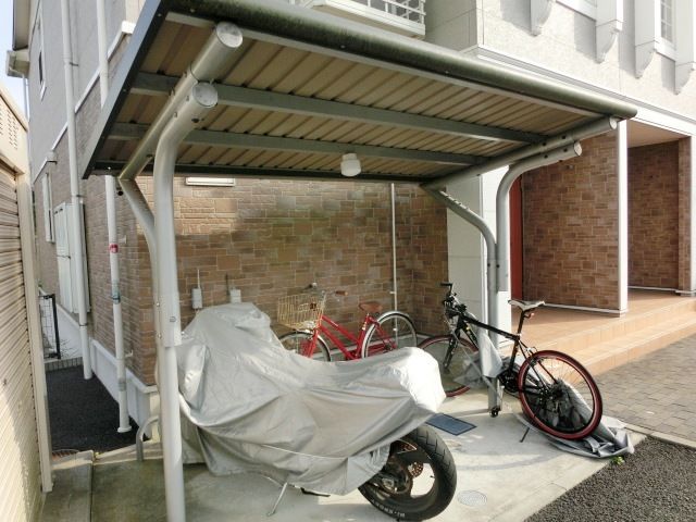 その他共有部分　屋根付の駐輪スペース。