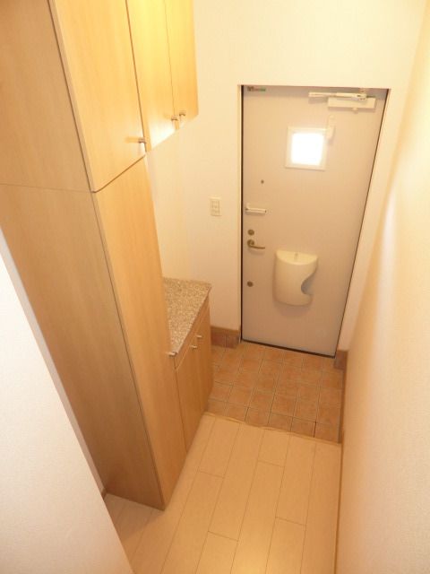 玄関　玄関収納もたっぷりです