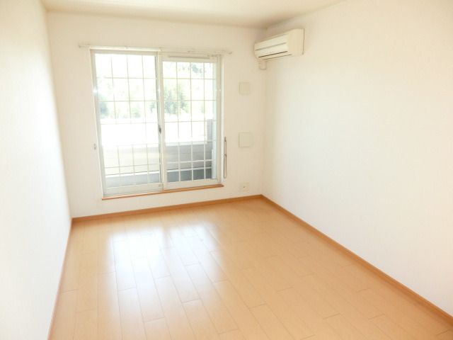 居室・リビング　広々としたリビングスペースです