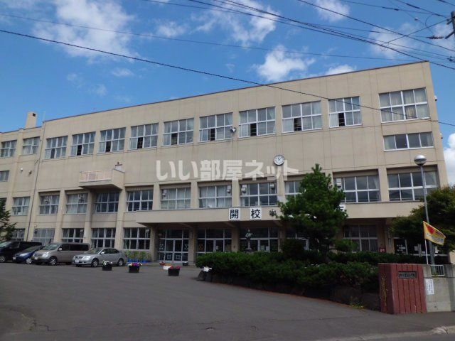 小学校　富丘小学校（小学校）まで1040m