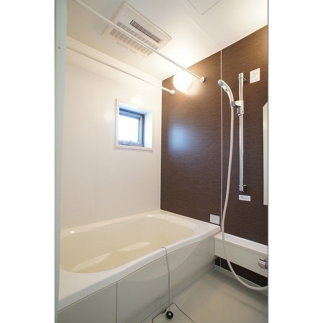 洗面設備　シックな色合いのおしゃれな洗面台です。