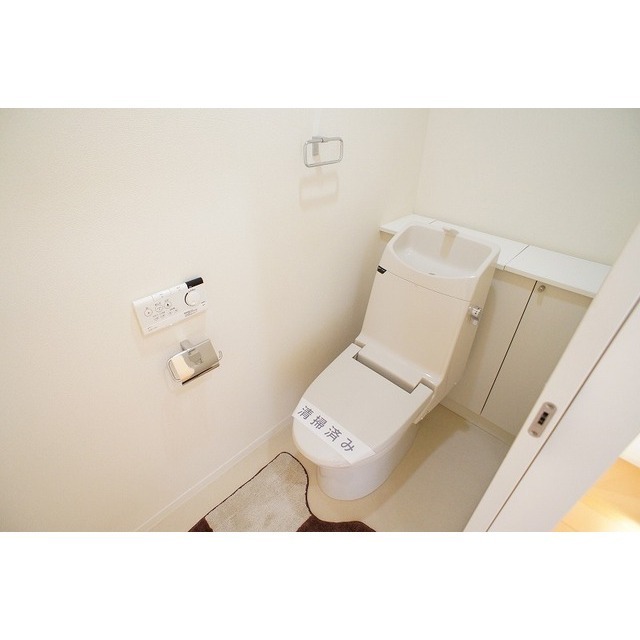 トイレ　温水洗浄便座もございます。