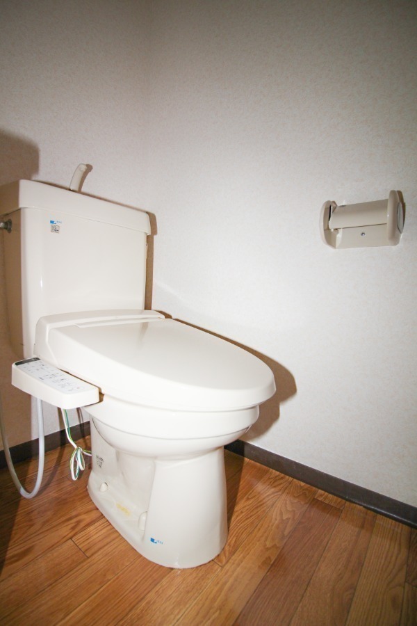 トイレ　温水洗浄便座