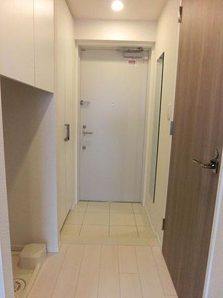 玄関　※別部屋の参考写真です。