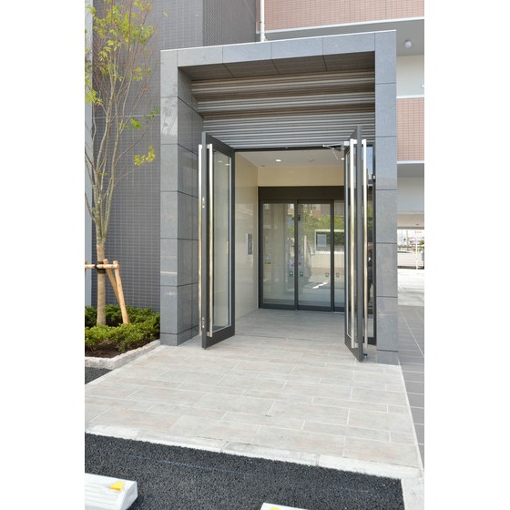 エントランス　オートロック完備