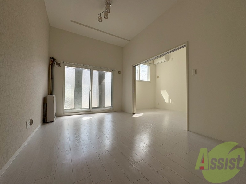 居室・リビング　広くてキレイなお部屋が広がっていて、充実した生活が送れそう。