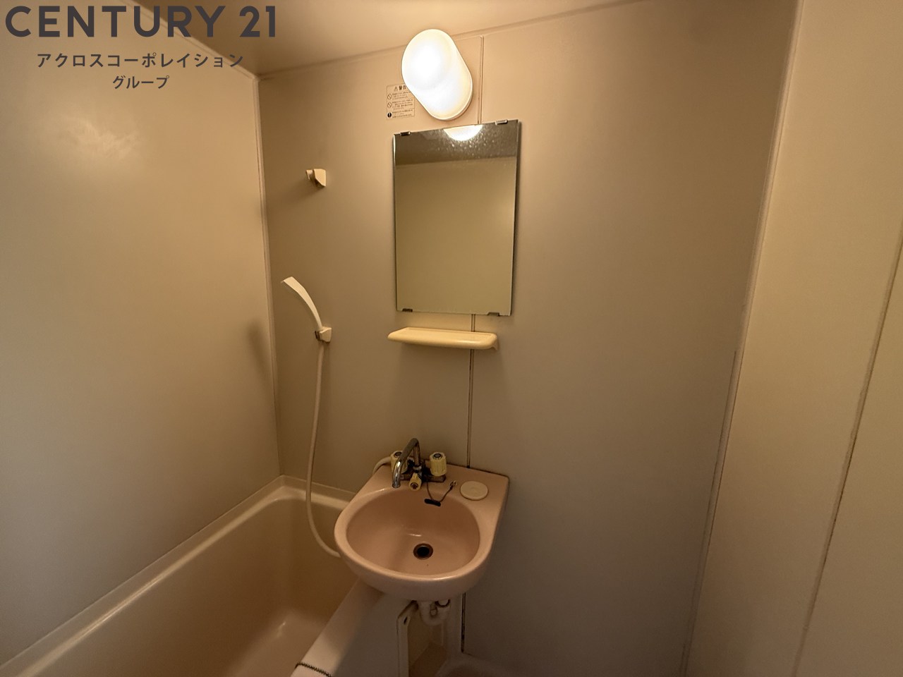 洗面設備　浴室内に洗面台あり！