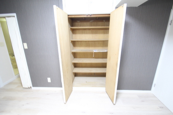 収納　※他部屋の写真です。