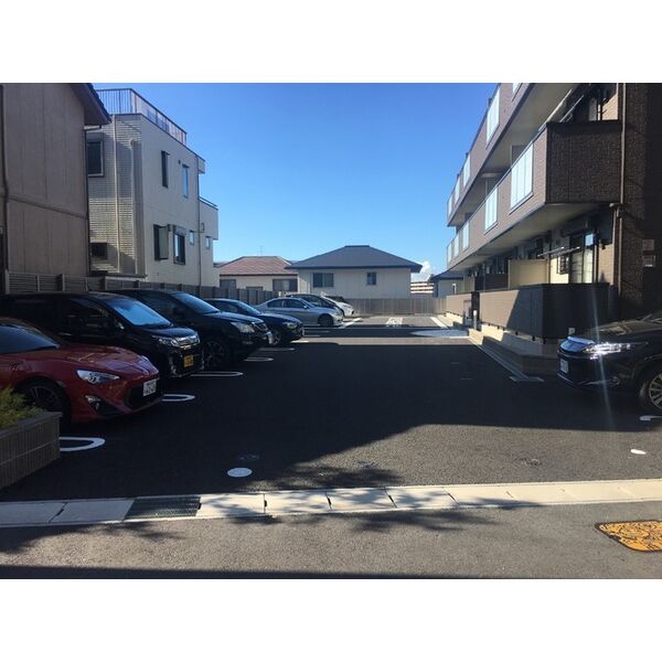 駐車場　駐車場