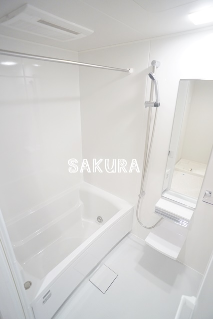 バス・シャワールーム　雨の日でも安心の浴室乾燥機付きです♪