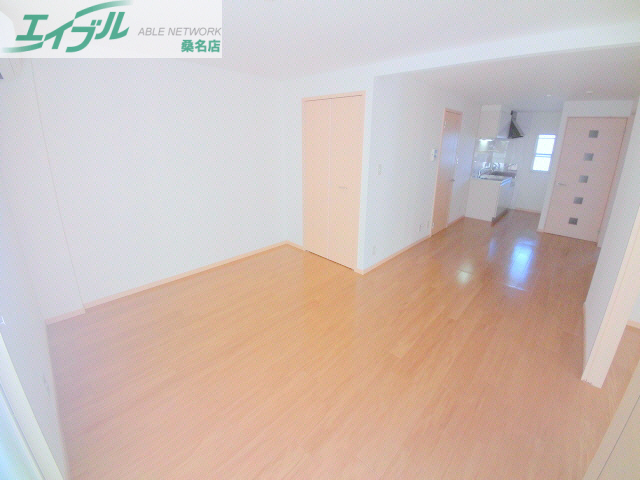 居室・リビング　同物件別室画像