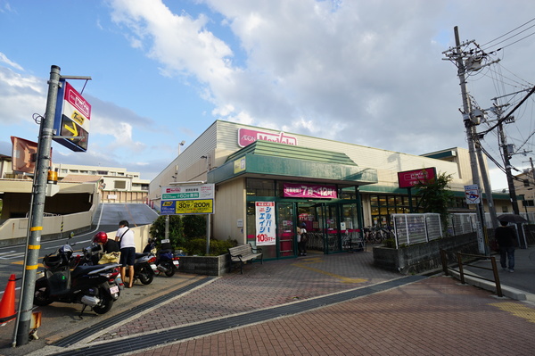 スーパー　Ｍａｘｖａｌｕ千里山店（スーパー）まで817m