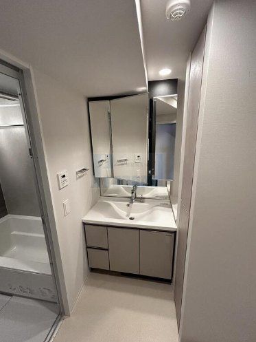 洗面設備　使いやすい独立洗面台☆