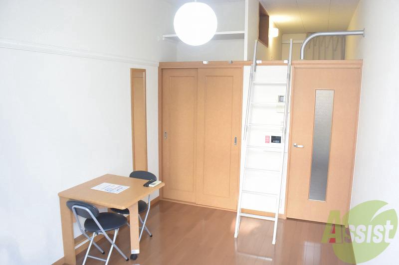 居室・リビング　１Ｆはフローリングです！！