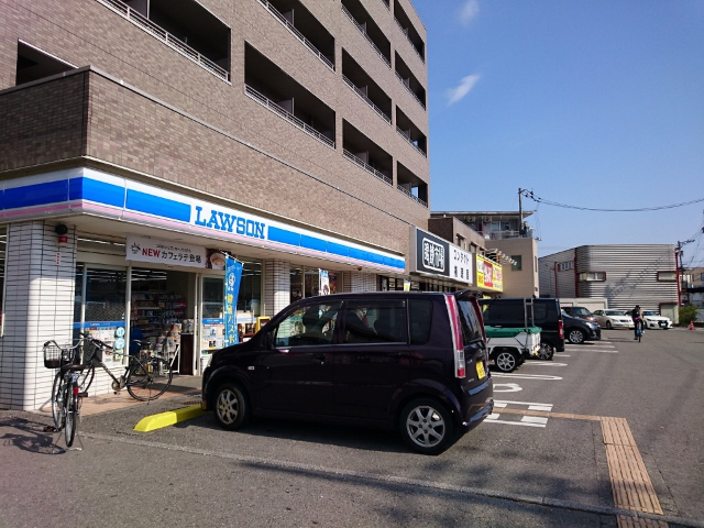 コンビニ　ローソン高知朝倉駅前店（コンビニ）まで190m