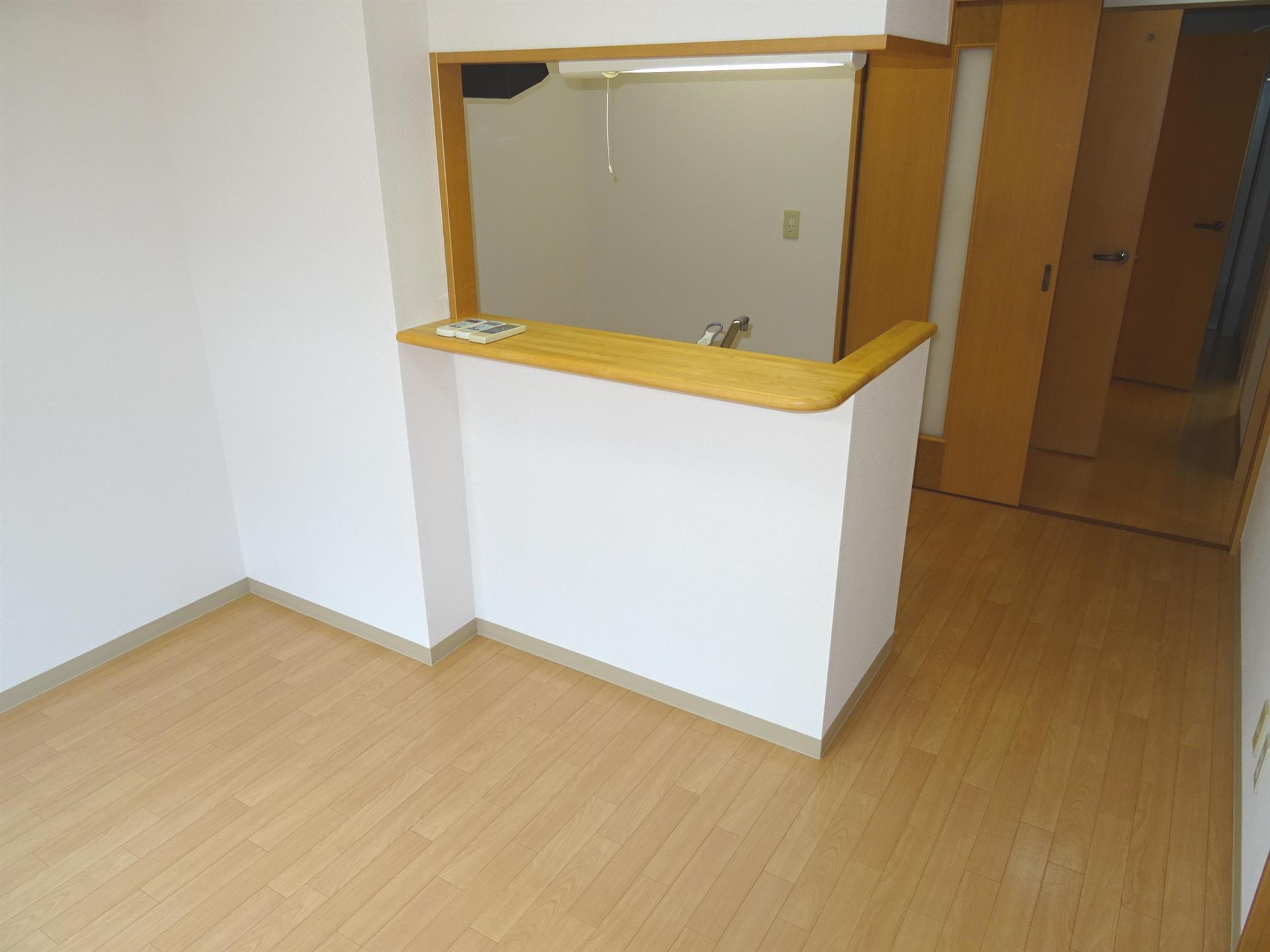 居室・リビング　窓から見たリビングの様子です♪