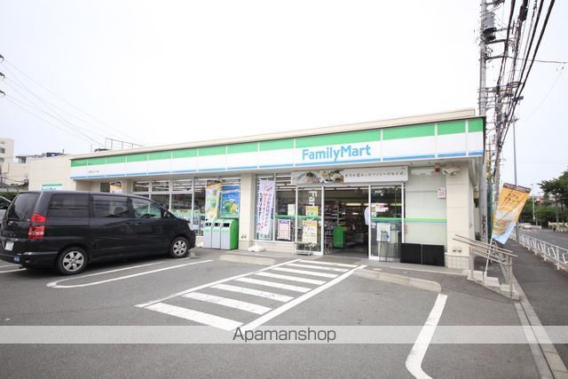コンビニ　ファミリーマート（コンビニ）まで439m