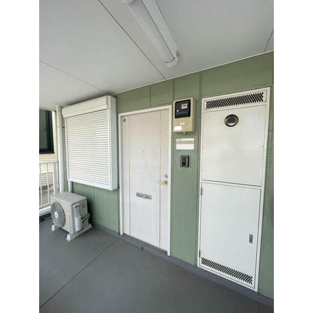 玄関　※別部屋参考写真