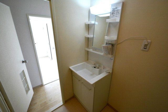 洗面設備　洗面所内に洗面台あり♪