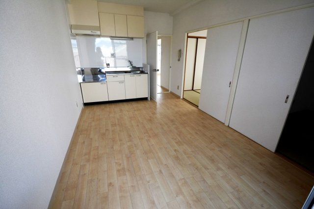 居室・リビング　明るいDK♪